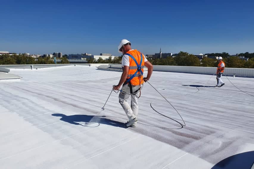 Applicateurs Covalba accompagnés sur chantier cool roof